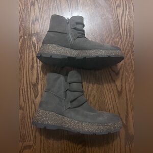 Clark Noralyn Sky brown suede ankle boot flat size 7 us new condition